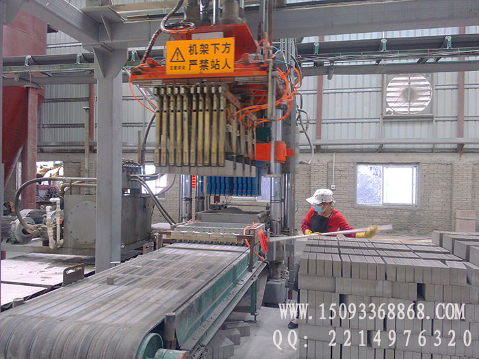 環(huán)保磚機(jī)